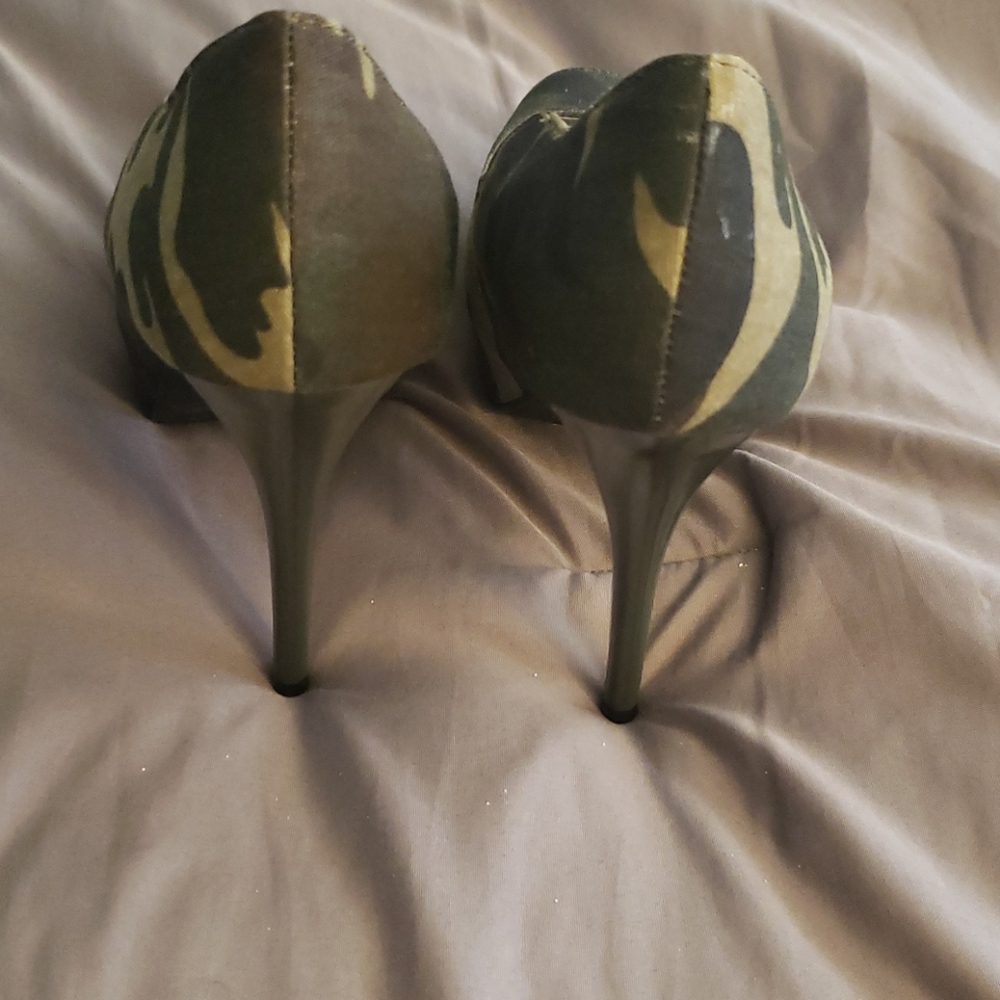 Heels - Picture 5 of 5